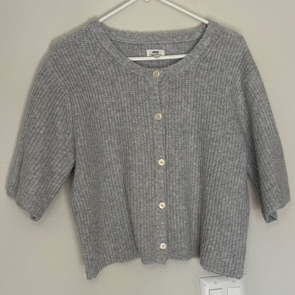 Aerie Unreal Short Sleeve Light Gray Button-Up Cardigan small - Picture 2 of 7